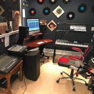 Meet your Posher, Larry